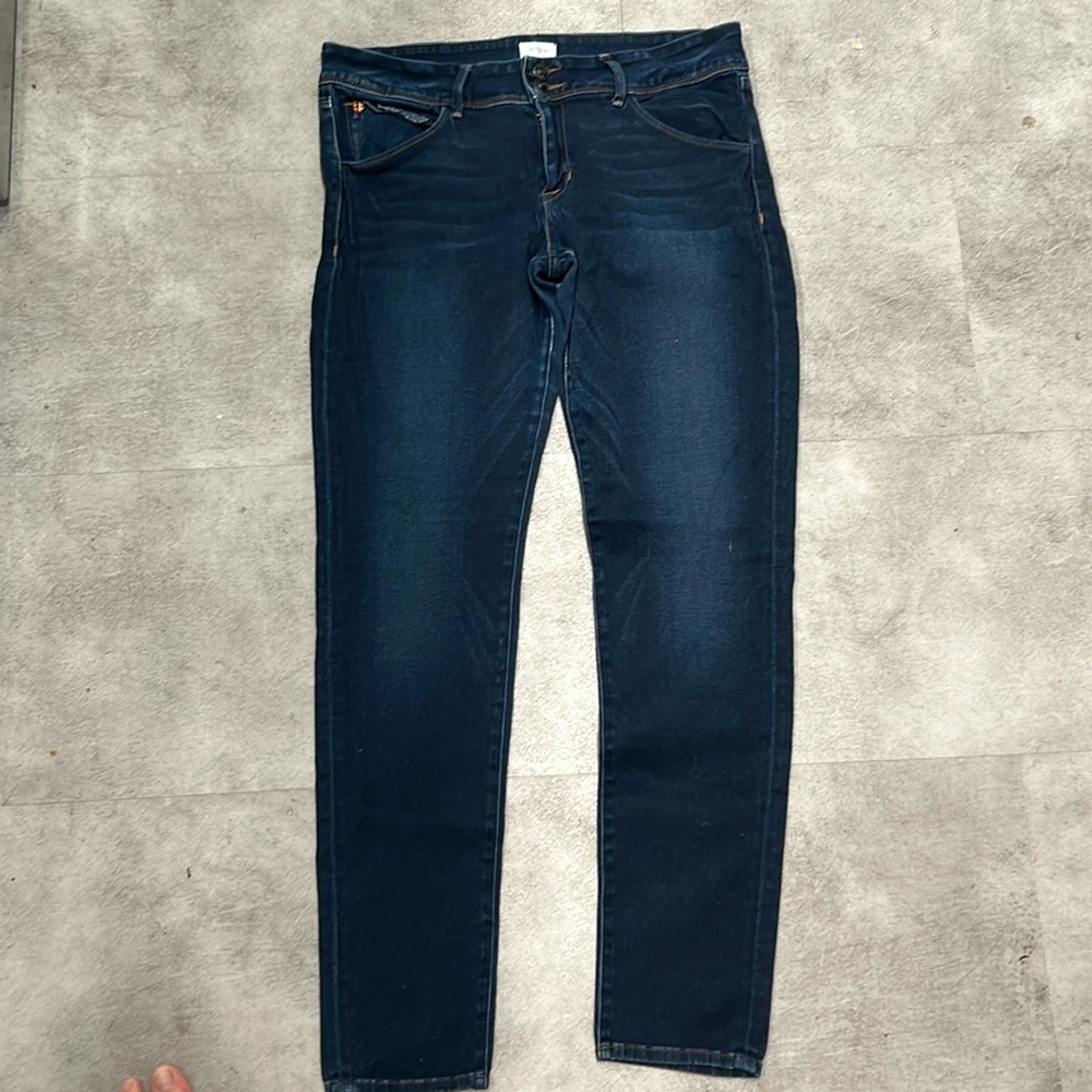 Hudson skinny dark blue wash sz 31 inseam 29”. Great used condition with stretch